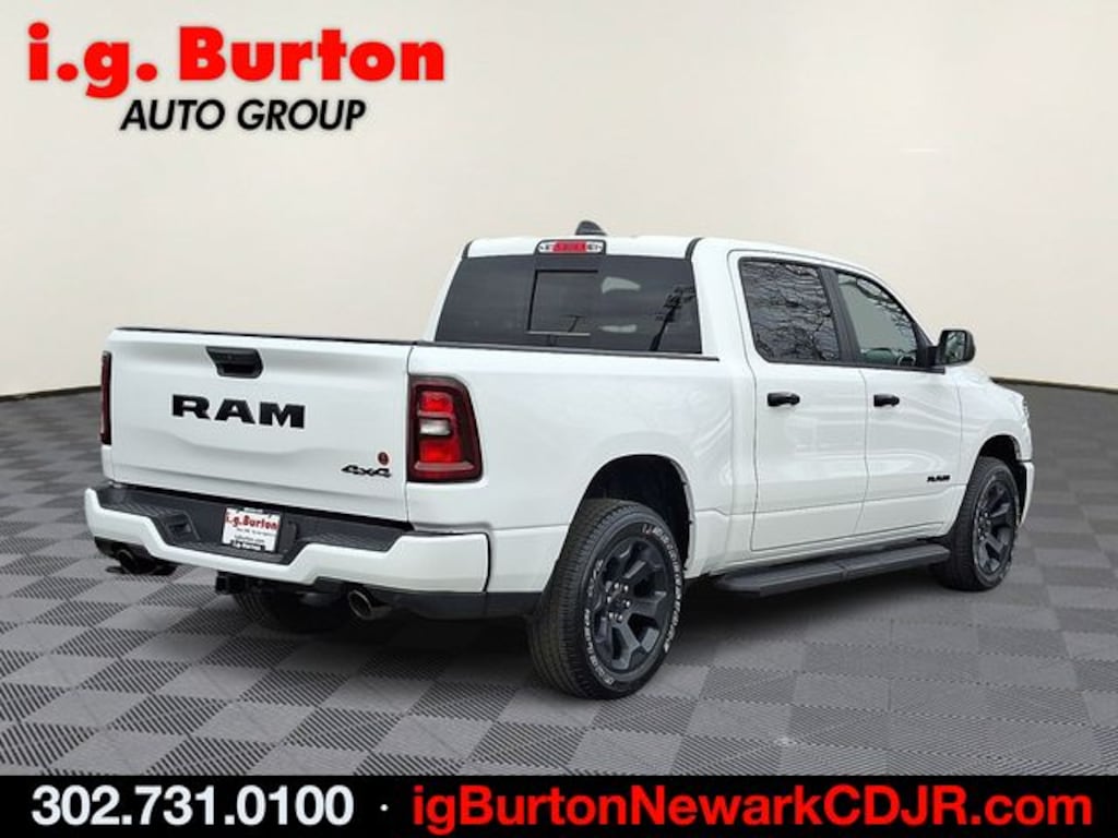 New 2026 Ram 1500 EXPRESS CREW CAB 4X4 5'7 BOX Pickup