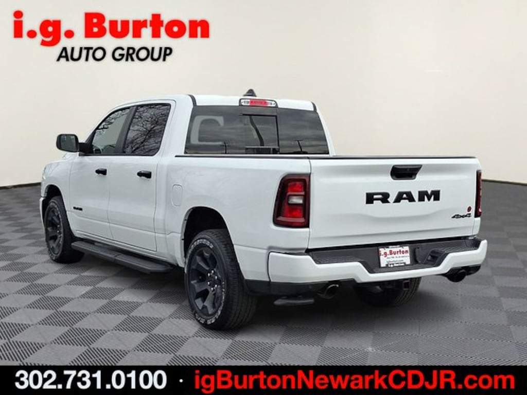 New 2026 Ram 1500 EXPRESS CREW CAB 4X4 5'7 BOX Pickup