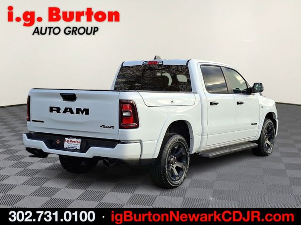 New 2026 Ram 1500 BIG HORN CREW CAB 4X4 5'7 BOX Pickup