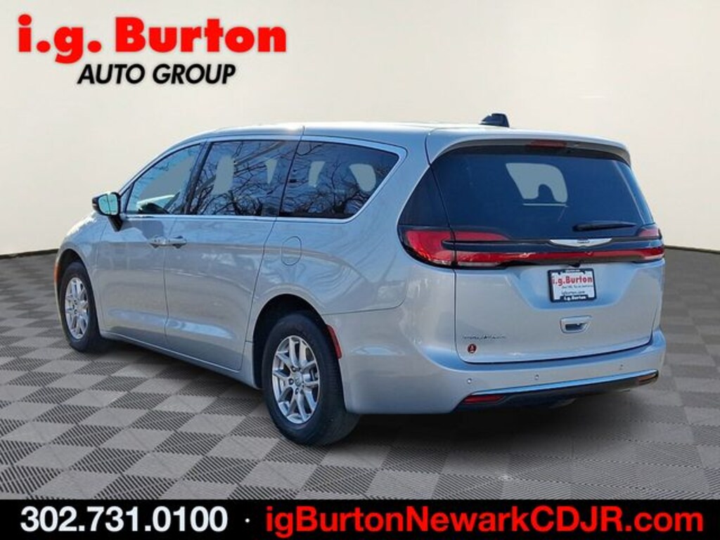 New 2026 Chrysler Pacifica SELECT Passenger Van