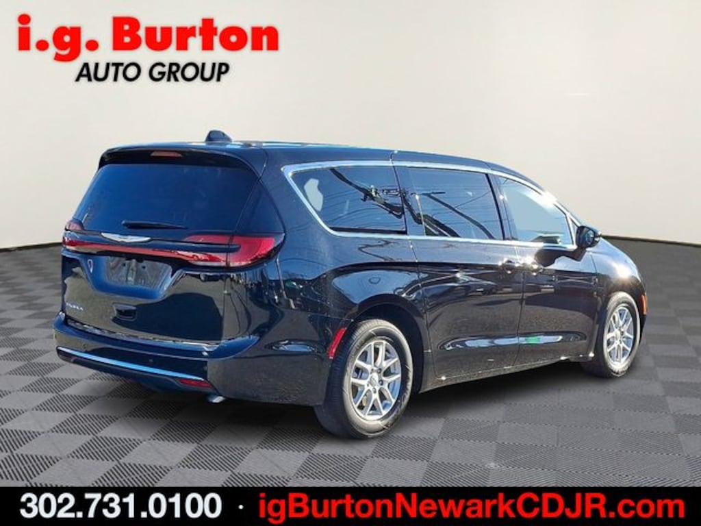 New 2026 Chrysler Pacifica SELECT Passenger Van