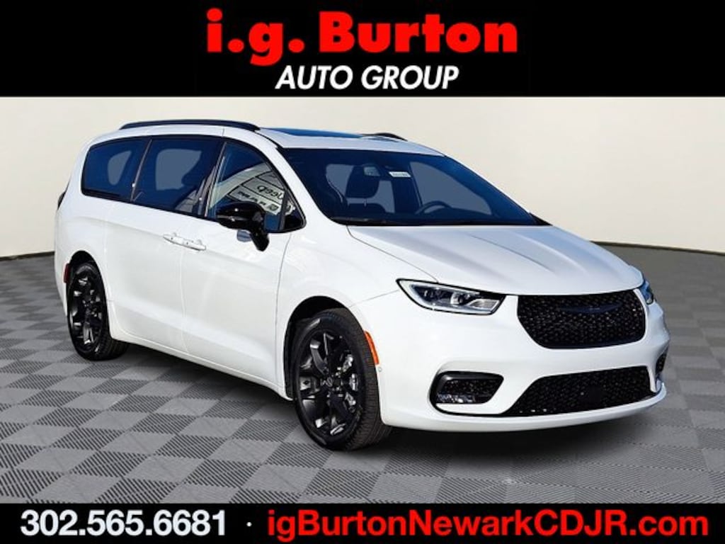 New 2026 Chrysler Pacifica LIMITED Passenger Van