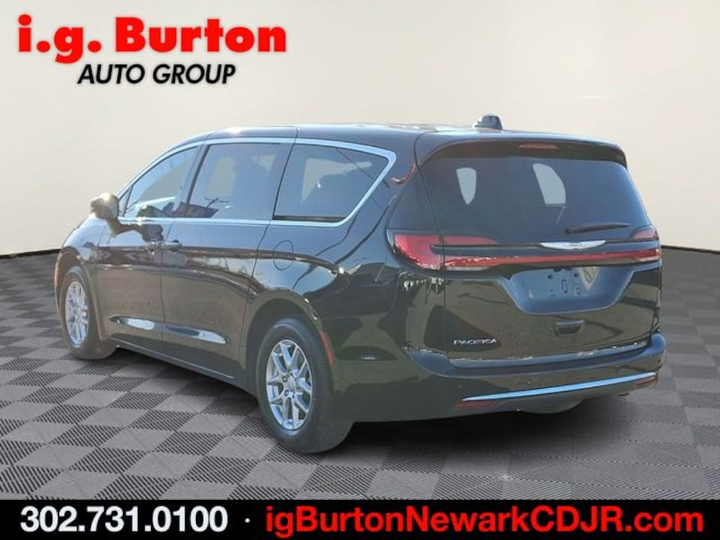 New 2026 Chrysler Pacifica SELECT Passenger Van