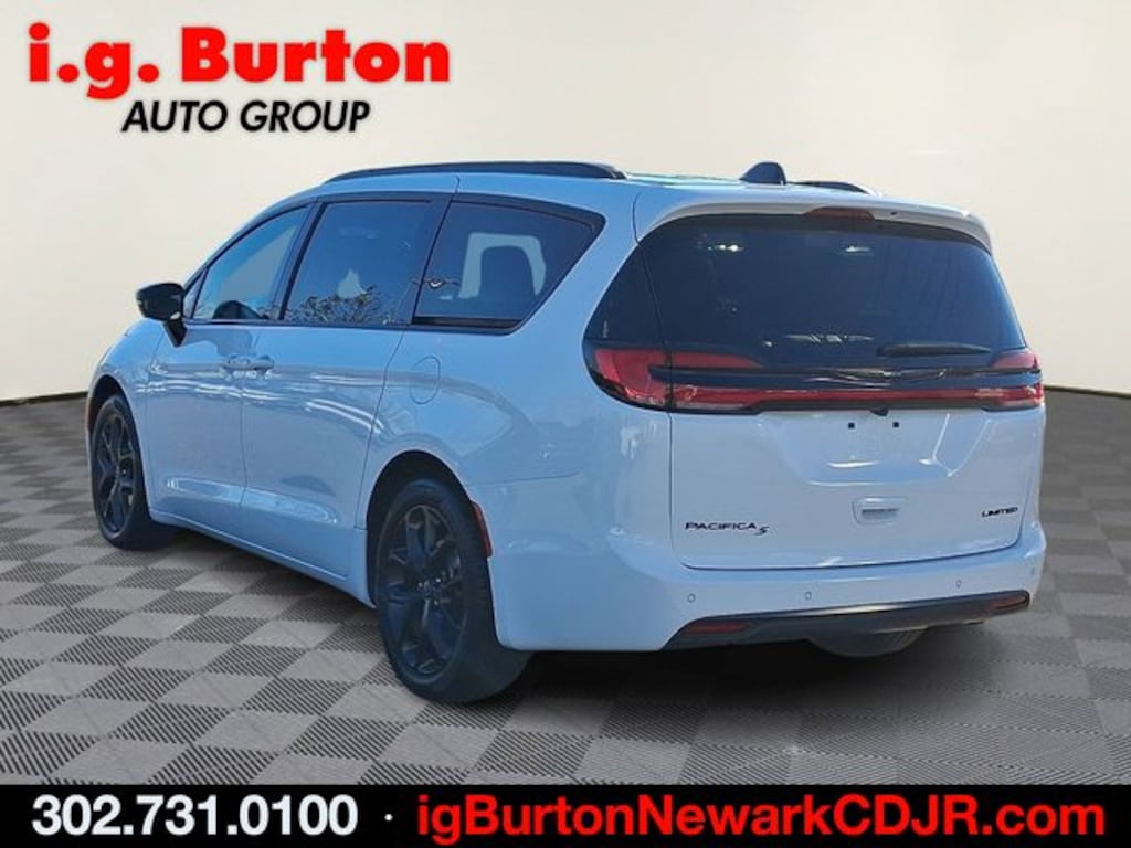 New 2026 Chrysler Pacifica LIMITED Passenger Van