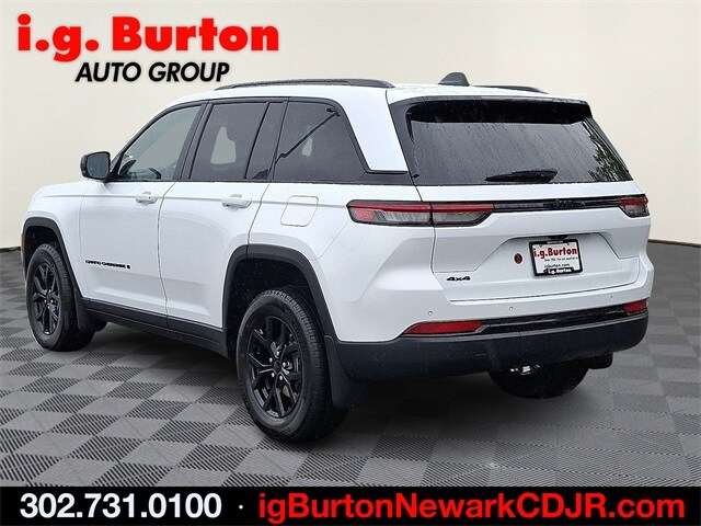 2025 Jeep Grand Cherokee Altitude photo 3