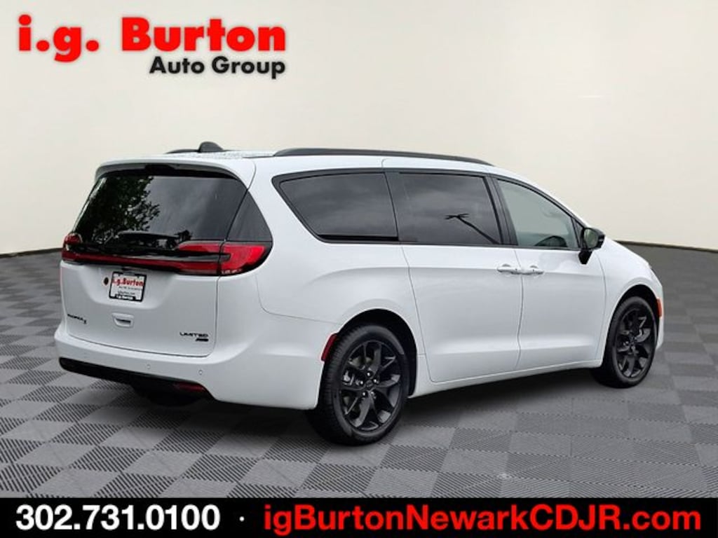 New 2027 Chrysler Pacifica LIMITED AWD Passenger Van