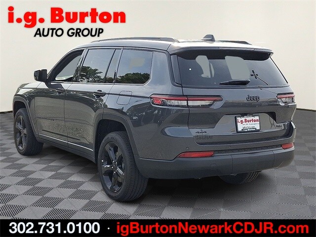 2025 Jeep Grand Cherokee Altitude photo 3