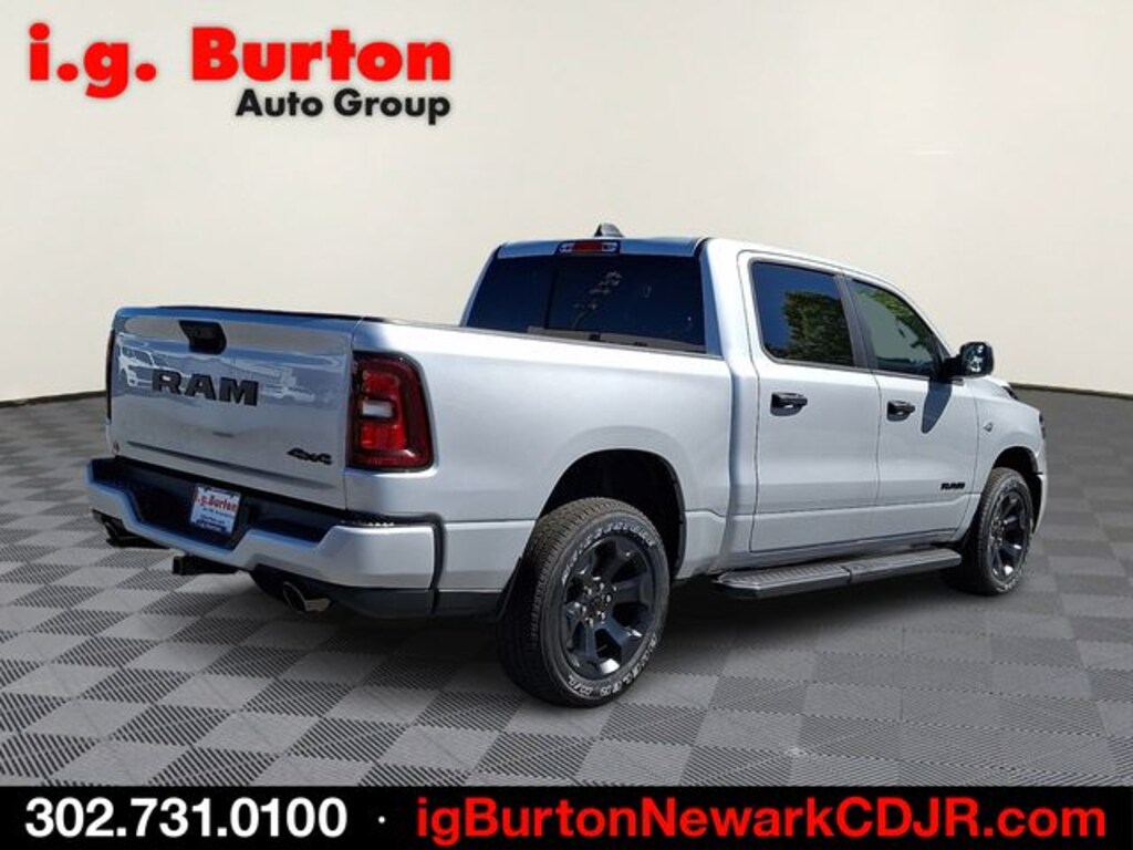 New 2026 Ram 1500 EXPRESS CREW CAB 4X4 5'7 BOX Pickup