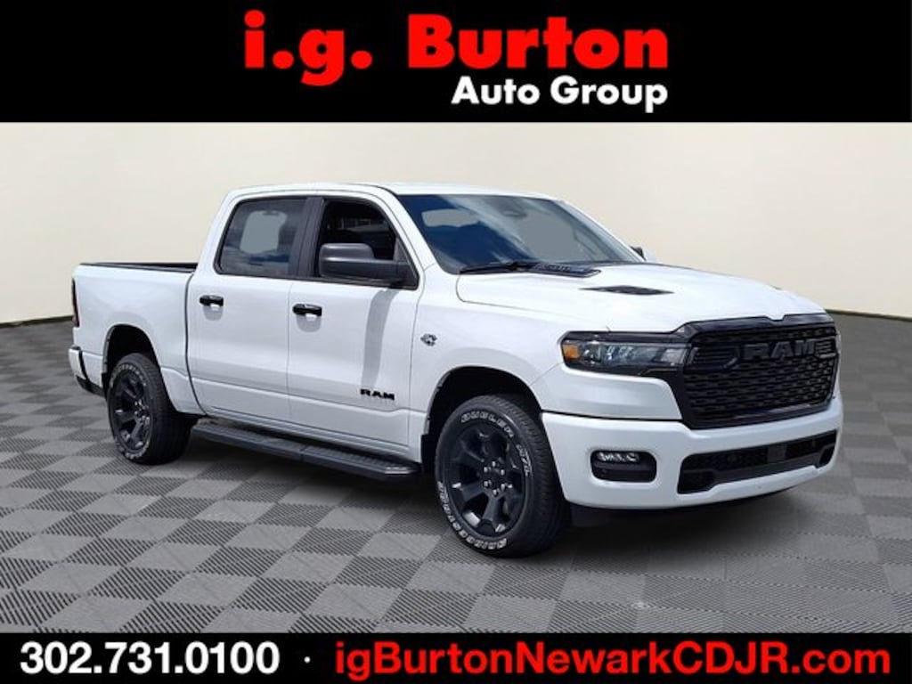 New 2026 Ram 1500 EXPRESS CREW CAB 4X4 5'7 BOX Pickup