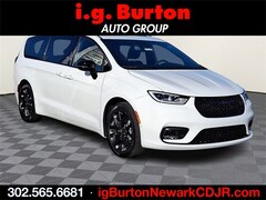 2026 Chrysler Pacifica LIMITED Passenger Van