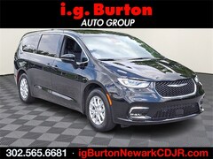 2026 Chrysler Pacifica SELECT Passenger Van