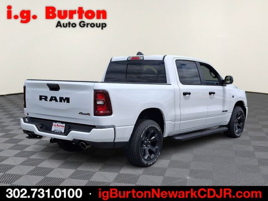 New 2026 Ram 1500 EXPRESS CREW CAB 4X4 5'7 BOX Pickup