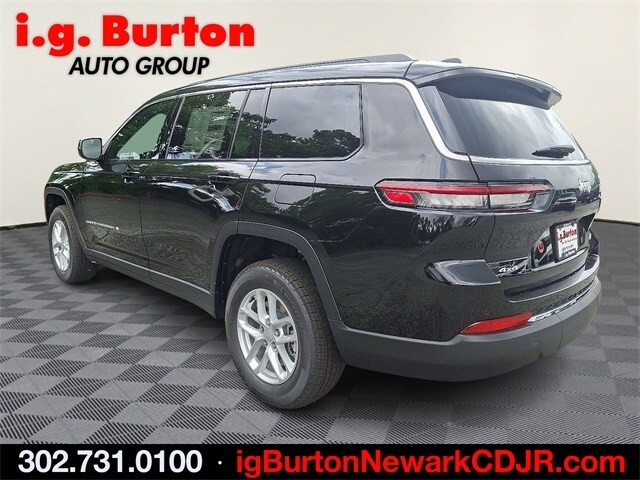 2025 Jeep Grand Cherokee Laredo photo 3