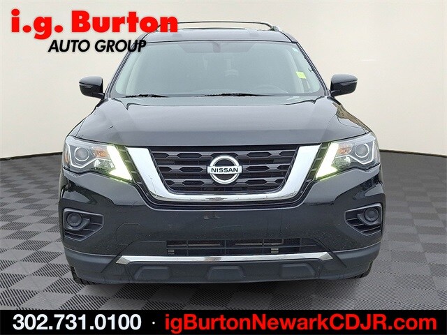 2020 Nissan Pathfinder S photo 2