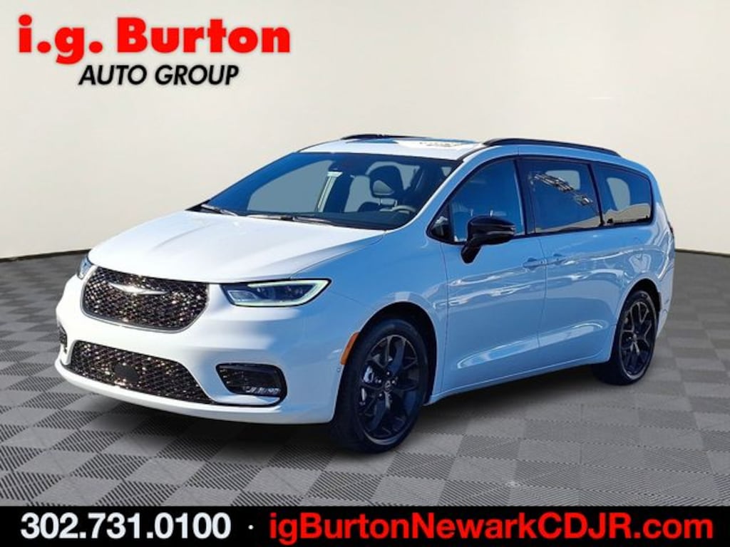 New 2026 Chrysler Pacifica LIMITED Passenger Van