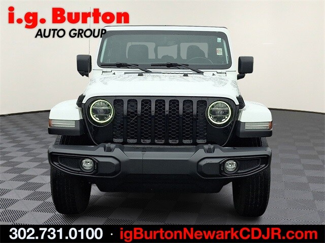 2022 Jeep Gladiator Altitude photo 2