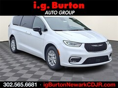 2025 Chrysler Pacifica SELECT Passenger Van