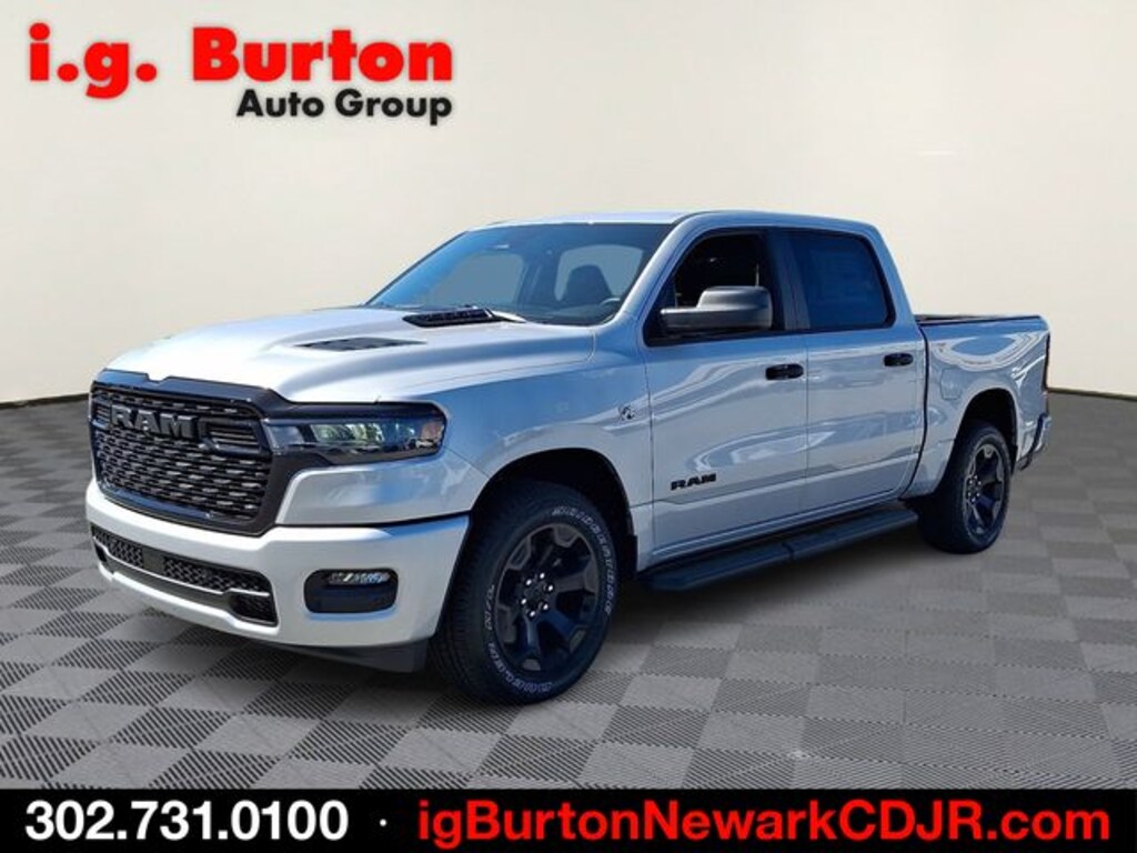 New 2026 Ram 1500 EXPRESS CREW CAB 4X4 5'7 BOX Pickup