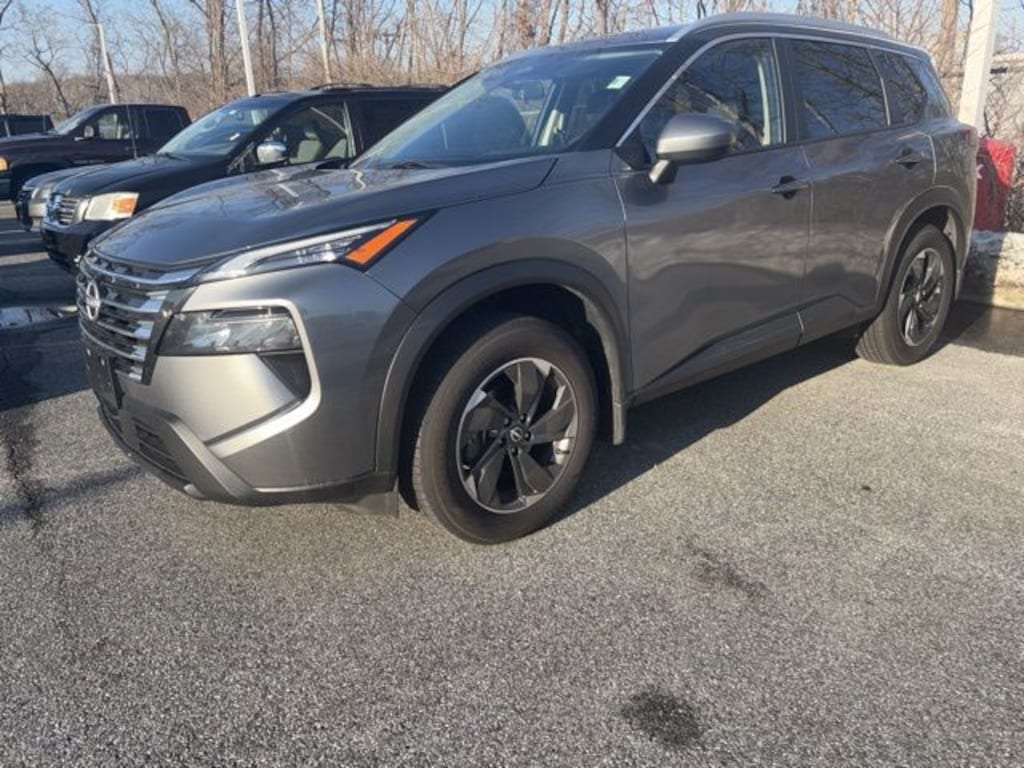 Used 2024 Nissan Rogue SV SUV