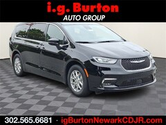 2026 Chrysler Pacifica SELECT Passenger Van