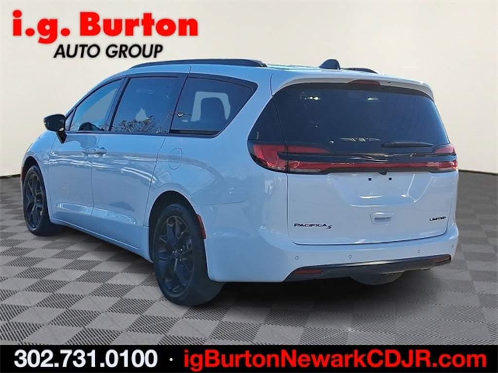 New 2026 Chrysler Pacifica LIMITED Passenger Van