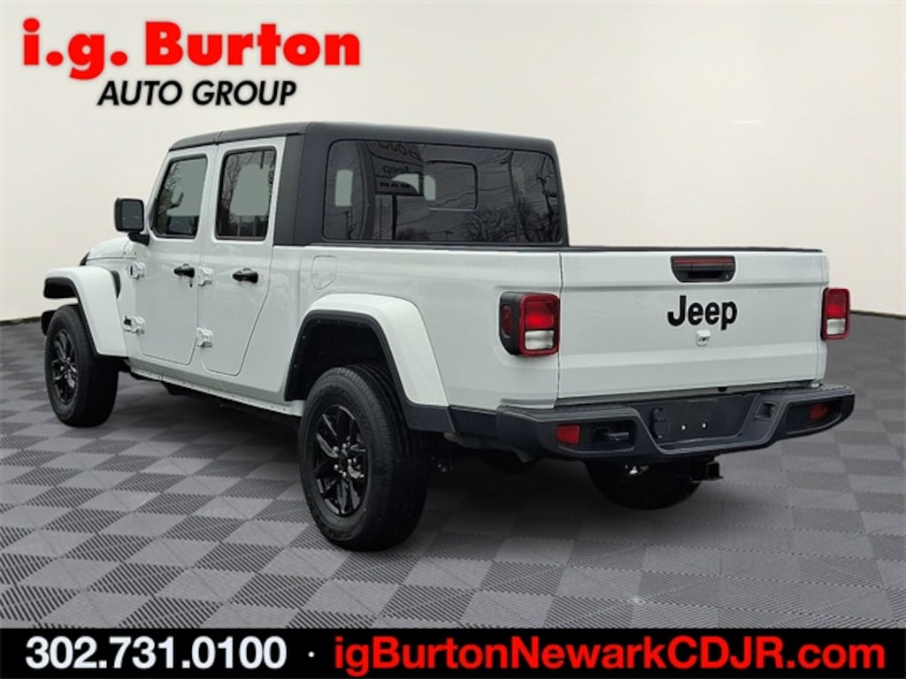 Used 2022 Jeep Gladiator Altitude Truck