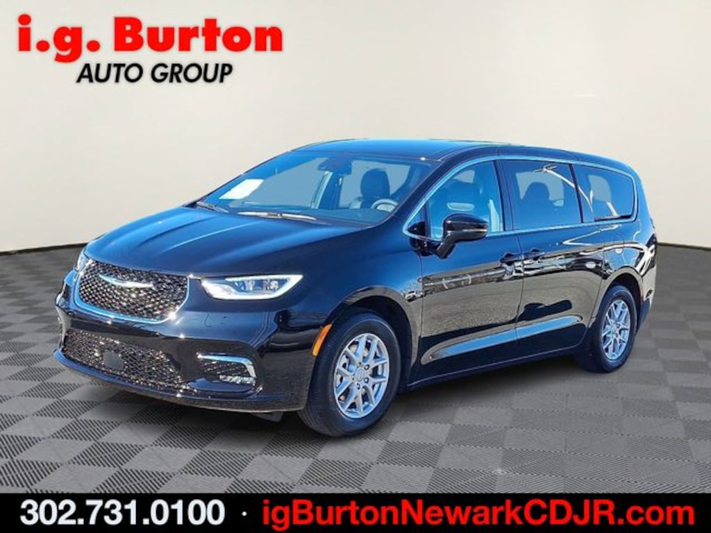 New 2026 Chrysler Pacifica SELECT Passenger Van