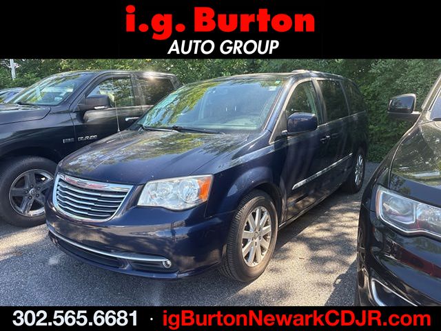 2013 Chrysler Town & Country Touring's photo