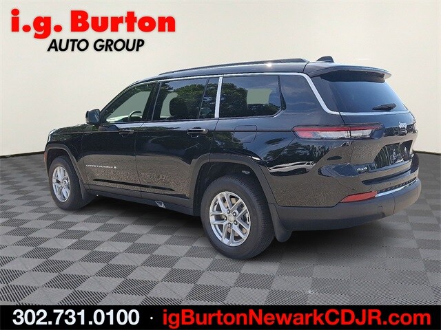 2025 Jeep Grand Cherokee Laredo photo 3