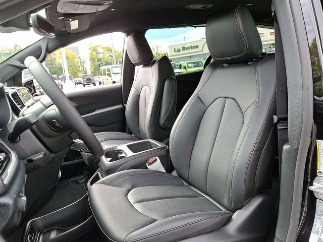 2026 Chrysler Pacifica Select - Photo 9