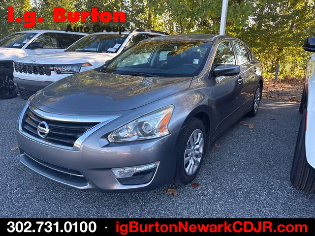 Used 2015 Nissan Altima S with VIN 1N4AL3AP8FC576179 for sale in Newark, DE