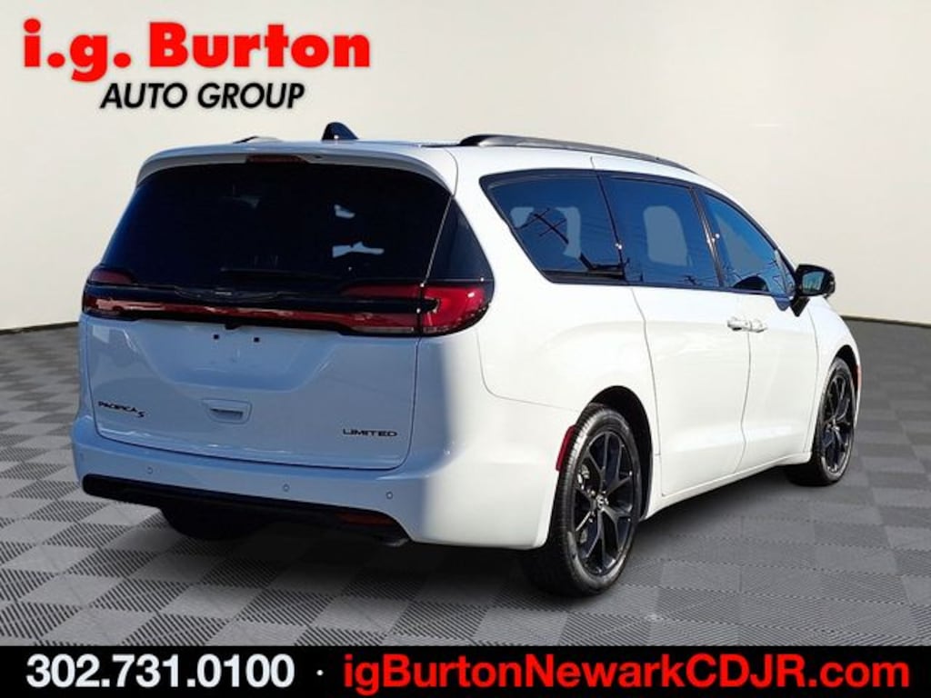 New 2026 Chrysler Pacifica LIMITED Passenger Van