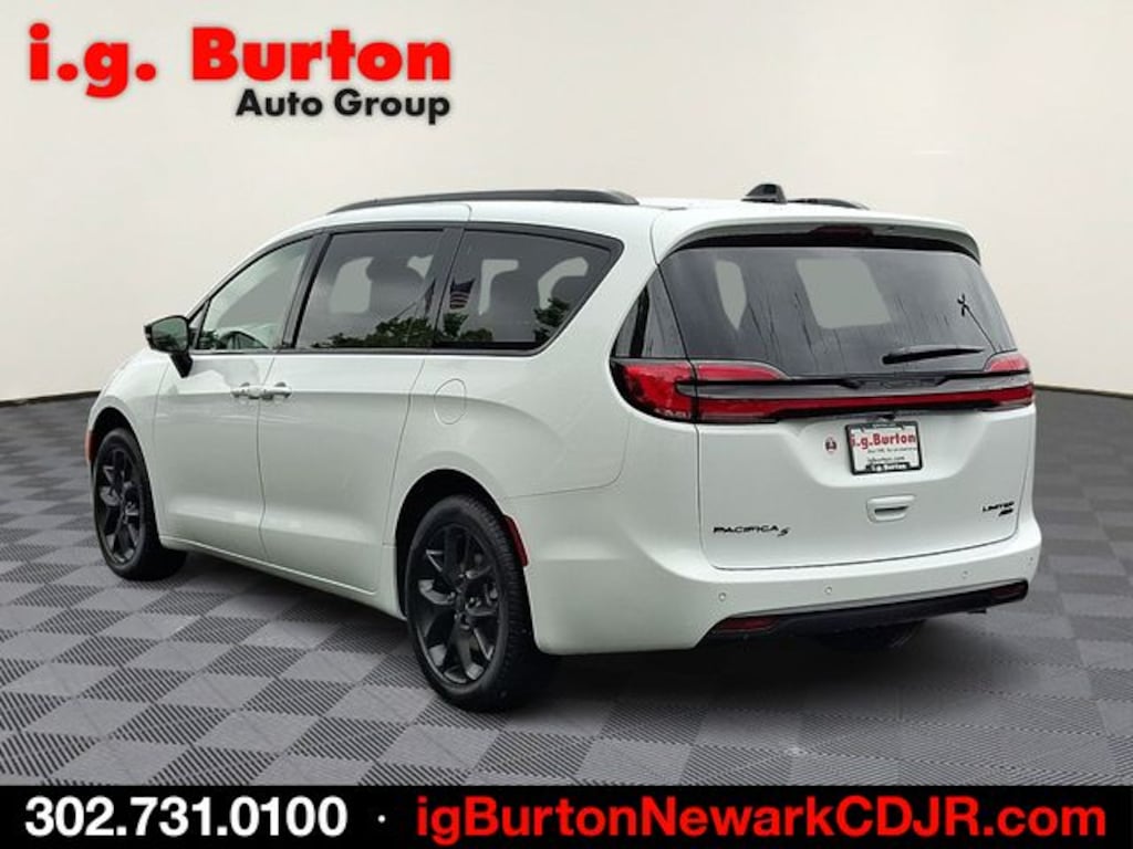 New 2027 Chrysler Pacifica LIMITED AWD Passenger Van