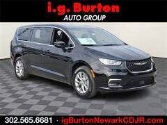 2026 Chrysler Pacifica SELECT AWD Passenger Van