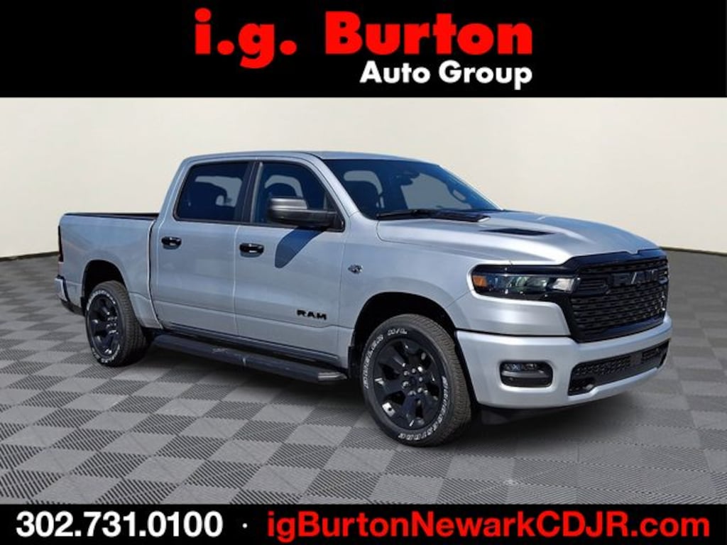 New 2026 Ram 1500 EXPRESS CREW CAB 4X4 5'7 BOX Pickup