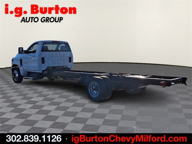 2024 Chevrolet Silverado 6500HD Work Truck photo 4