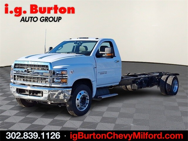 2024 Chevrolet Silverado 6500HD Work Truck photo 3