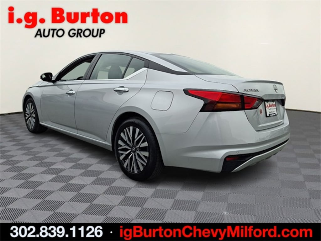 Used 2024 Nissan Altima 2.5 SV Sedan