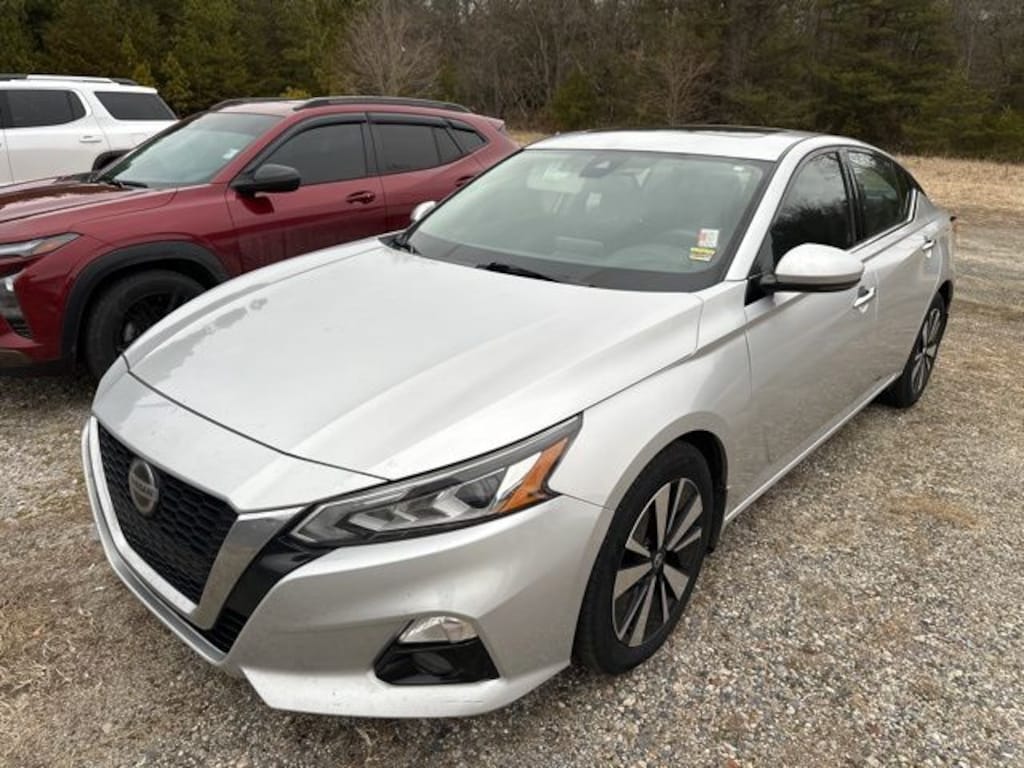 Used 2020 Nissan Altima 2.5 SV Sedan