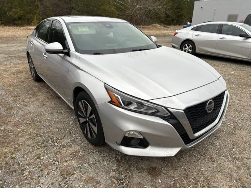 Used 2020 Nissan Altima 2.5 SV Sedan