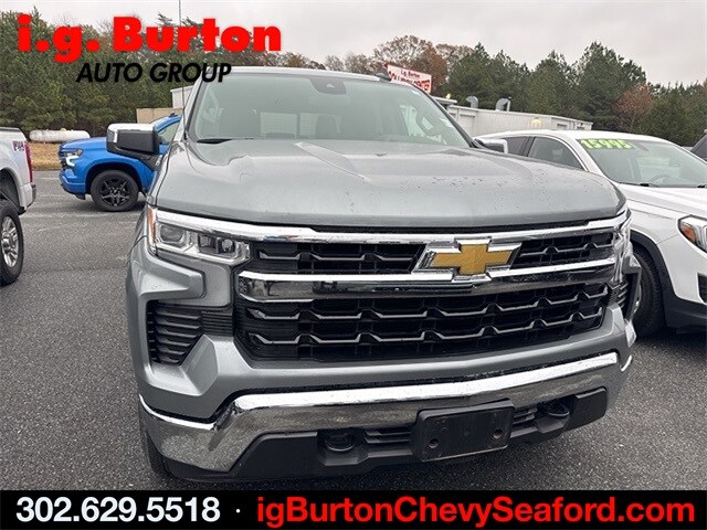 2024 Chevrolet Silverado 1500 LT photo 2