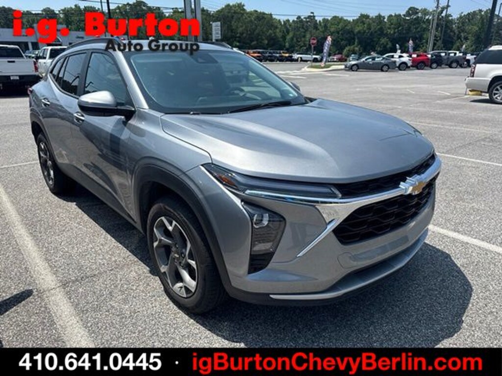 Used 2025 Chevrolet Trax LT SUV