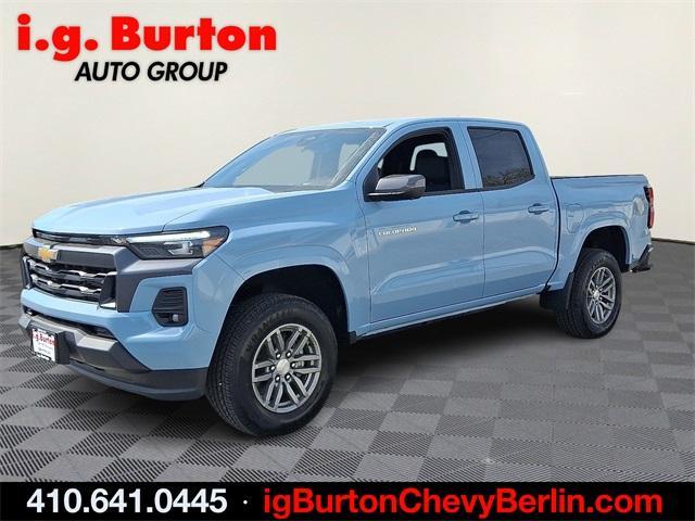 2025 Chevrolet Colorado Work Truck LT photo 2