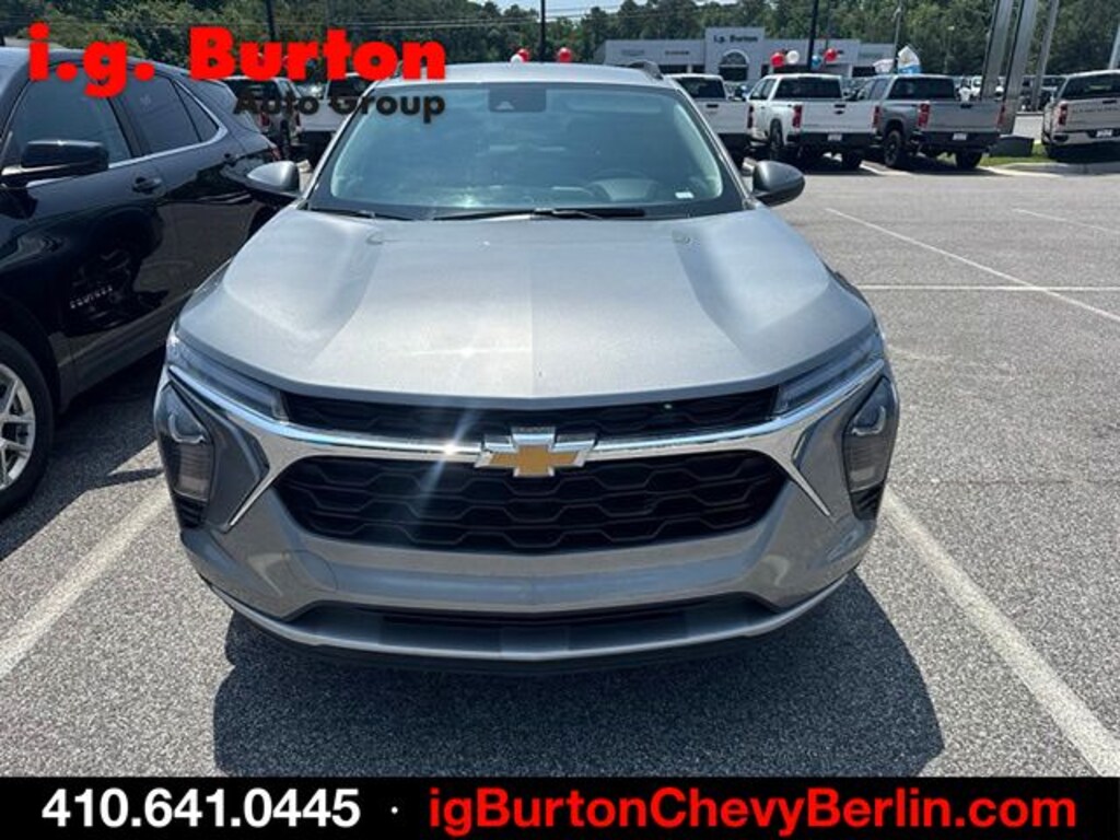 Used 2025 Chevrolet Trax LT SUV