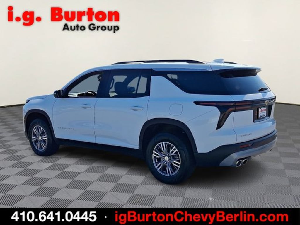 Used 2025 Chevrolet Traverse LT SUV