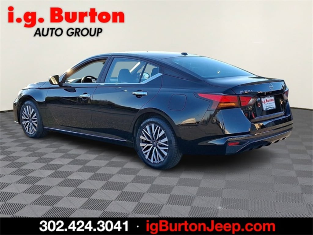 Used 2023 Nissan Altima 2.5 SV Sedan