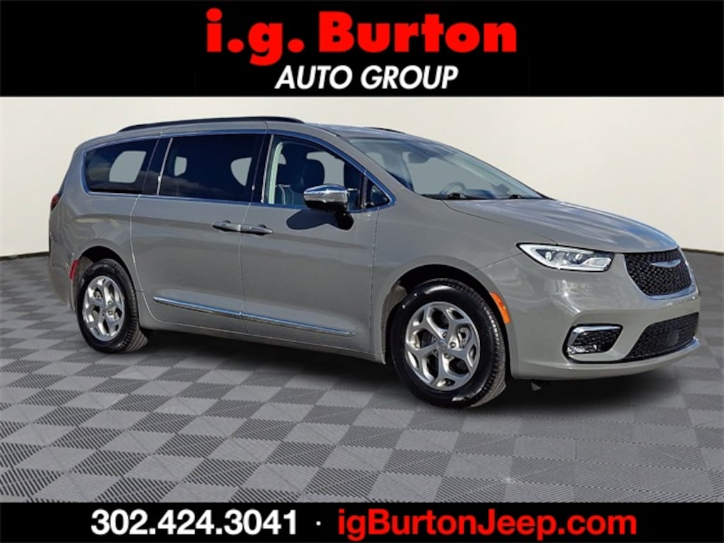 Used 2023 Chrysler Pacifica Limited Minivan/Van
