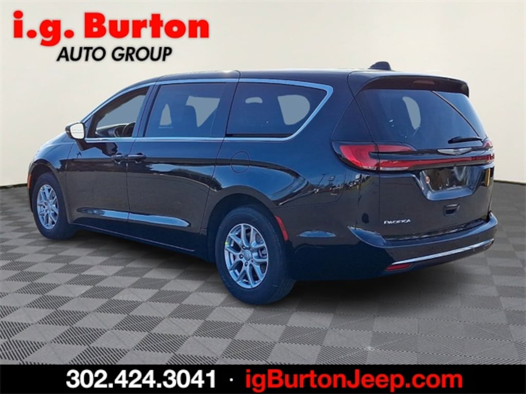 New 2026 Chrysler Pacifica SELECT Passenger Van