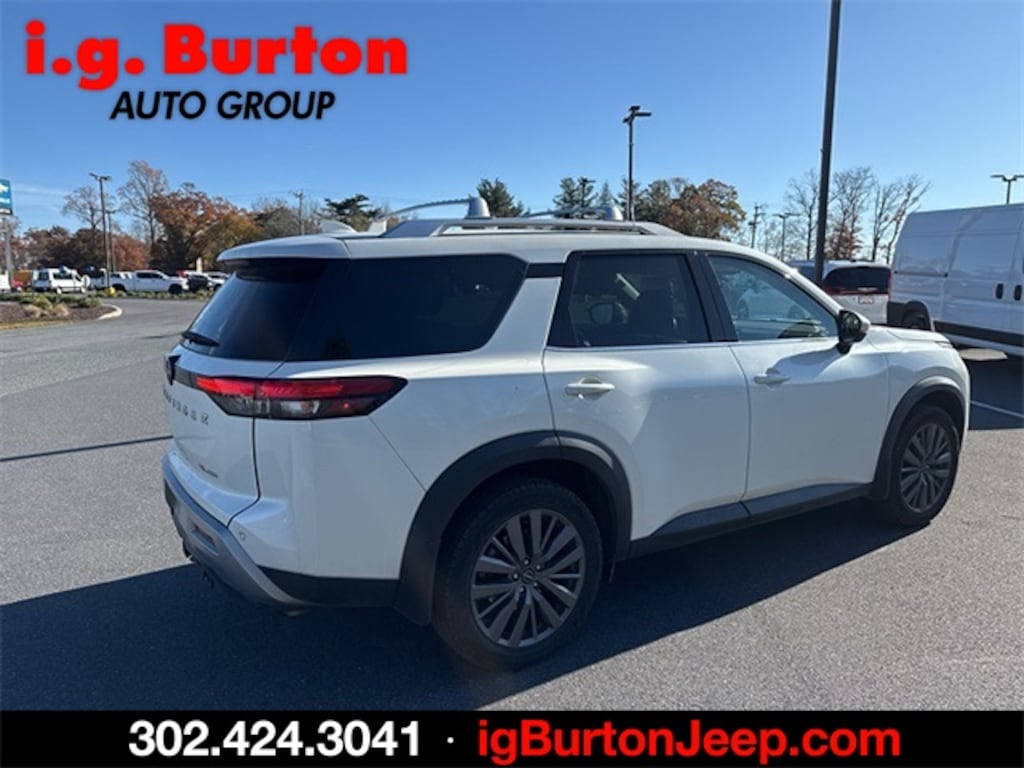 Used 2023 Nissan Pathfinder SL SUV