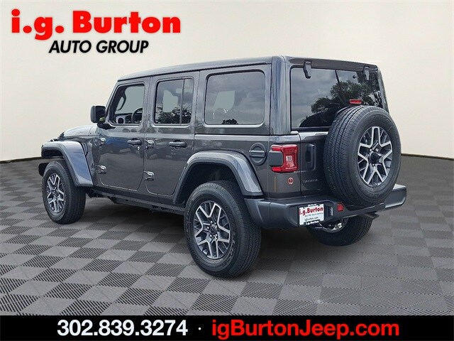 2025 Jeep Wrangler Sahara photo 3